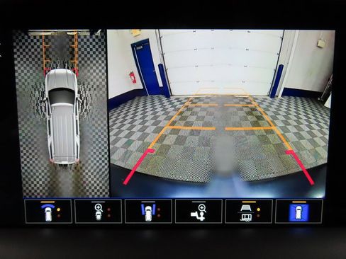 Used 2024 GMC Yukon AT4 image 16