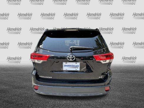 Used 2017 Toyota Highlander Plus FWD image 8
