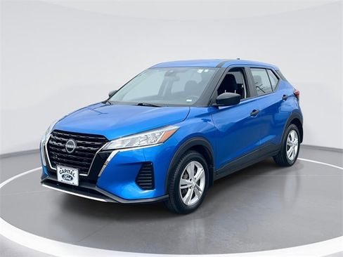 Used 2023 Nissan Kicks S image 1