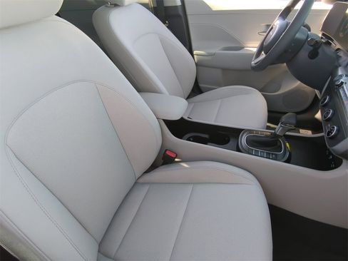 New 2026 Hyundai Kona SE image 10