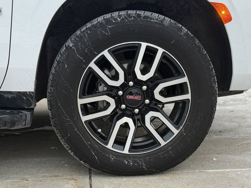 Used 2023 GMC Yukon AT4 image 8