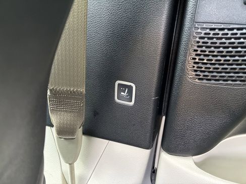 Used 2023 Chrysler Pacifica Limited FWD image 23