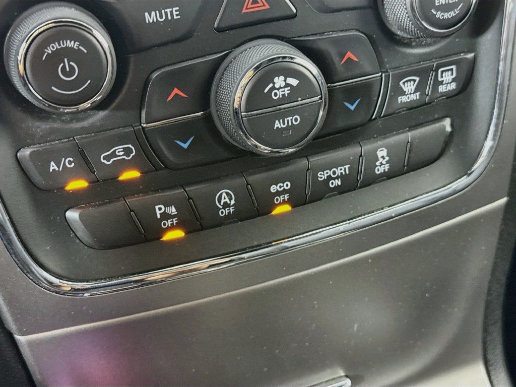 Used 2018 Jeep Grand Cherokee Laredo AWD/4WD image 17