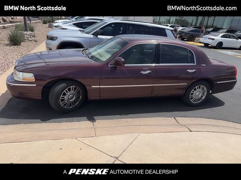 Used 2006 Lincoln Town Car Signature Limited RWD image 1