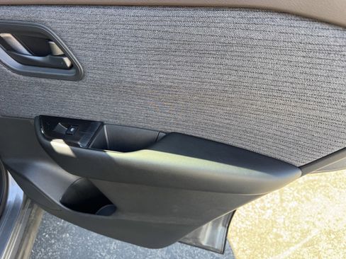 Used 2023 Nissan Rogue S image 11