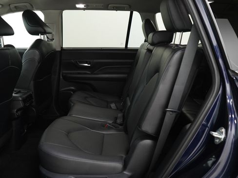 Used 2024 Toyota Grand Highlander XLE AWD/4WD image 16