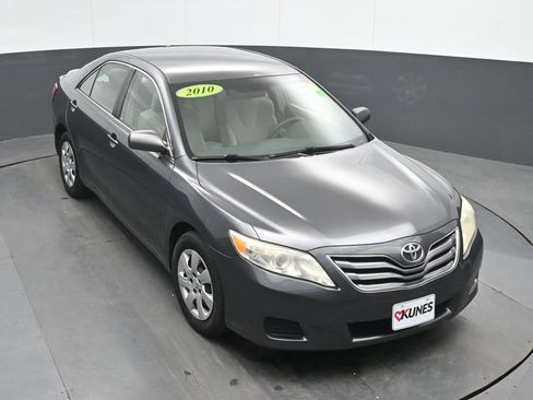 Used 2010 Toyota Camry LE FWD image 26
