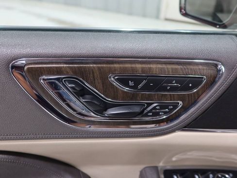 Used 2020 Lincoln Continental Reserve FWD image 26