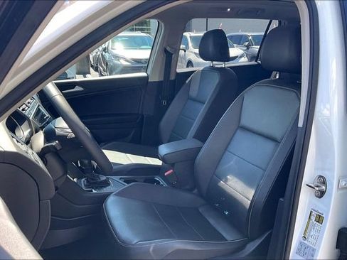 Used 2021 Volkswagen Tiguan SE FWD image 25