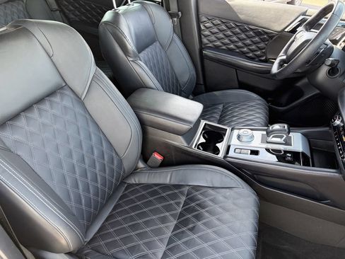 Used 2023 Mitsubishi Outlander 4WD Plug-In Hybrid image 11