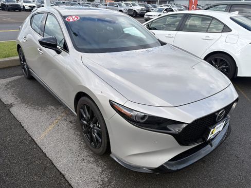 Used 2025 MAZDA MAZDA3 Hatchback w/Premium Plus Pkg AWD/4WD image 2