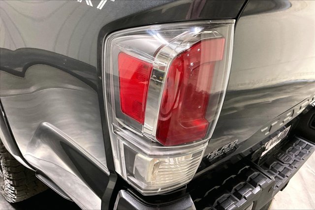Used 2020 Toyota Tacoma TRD Sport w/ Technology Package AWD/4WD image 29