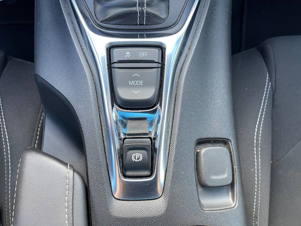 Used 2020 Chevrolet Camaro LT RWD image 30