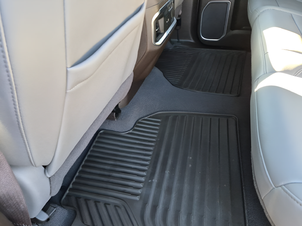 Used 2023 Chevrolet Silverado 1500 LTZ w/ LTZ Premium Package AWD/4WD image 33