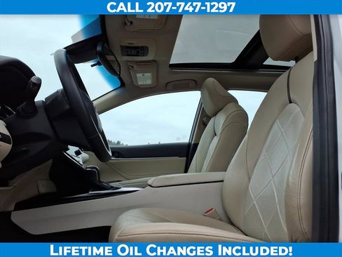 Used 2018 Toyota Camry image 11