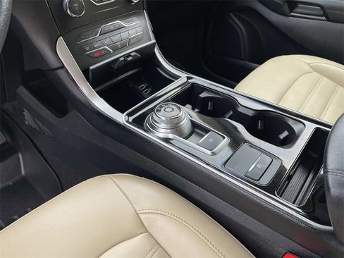 Used 2019 Ford Edge SEL w/ Equipment Group 201A image 19