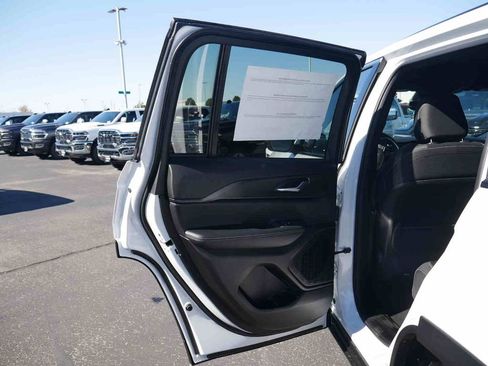 New 2025 Jeep Grand Cherokee Laredo X w/ Luxury Tech Group I image 10