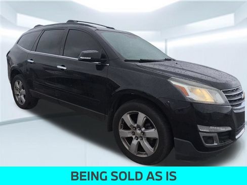 Used 2017 Chevrolet Traverse LT w/ Style and Technology Package FWD image 4