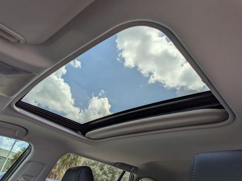 Used 2020 Toyota RAV4 XLE Premium FWD image 23