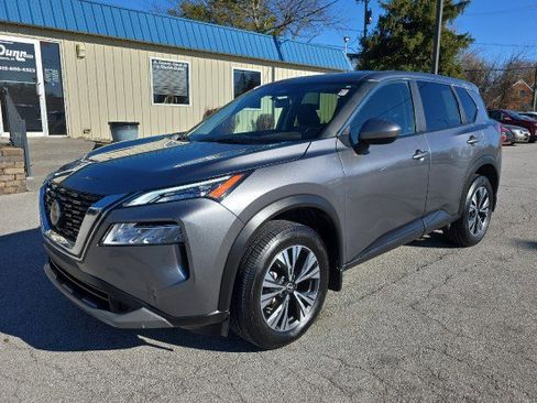 Used 2023 Nissan Rogue SV image 2