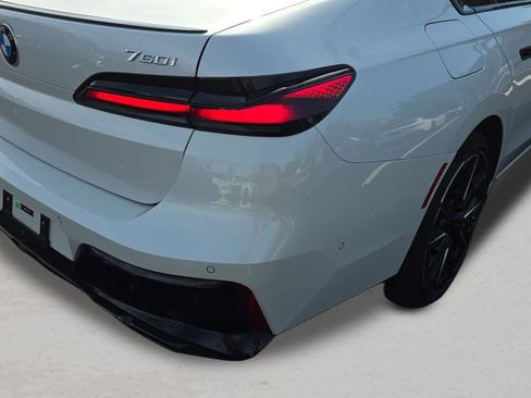 Used 2025 BMW 760i xDrive w/ Premium Package image 11