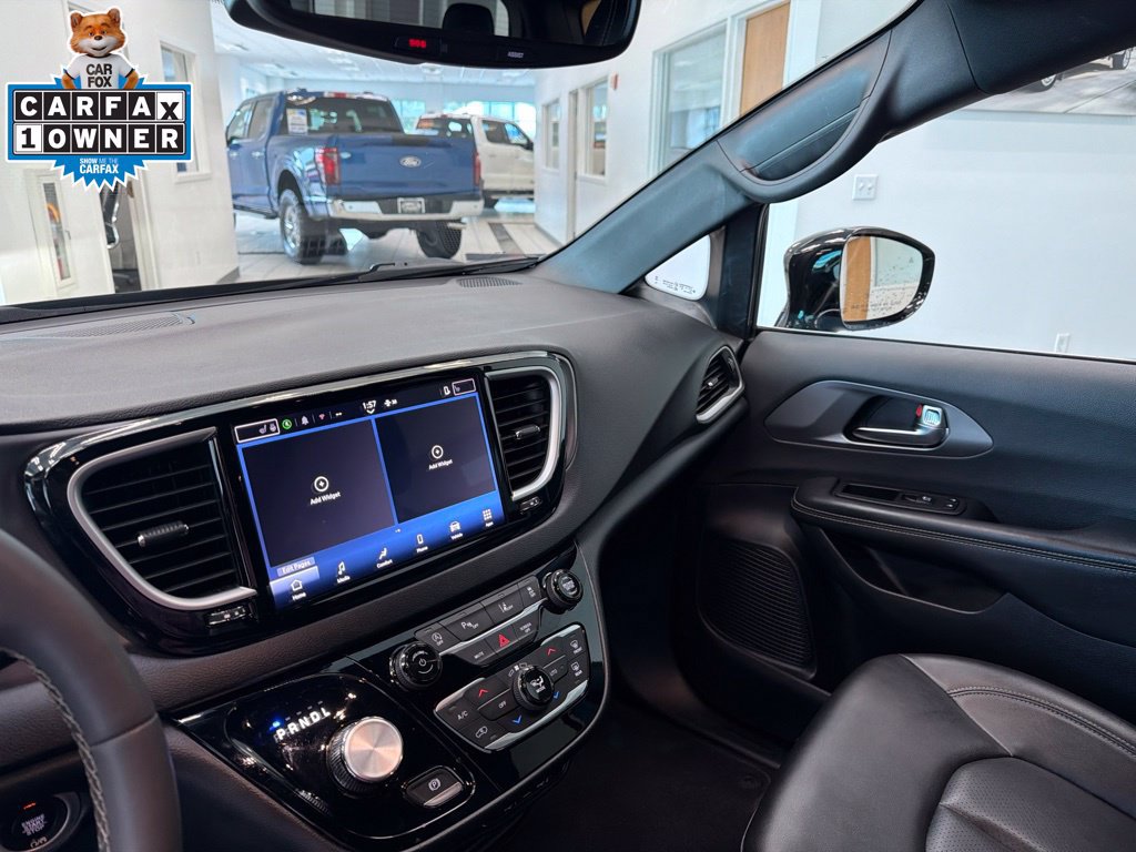 Used 2025 Chrysler Pacifica Select FWD image 7