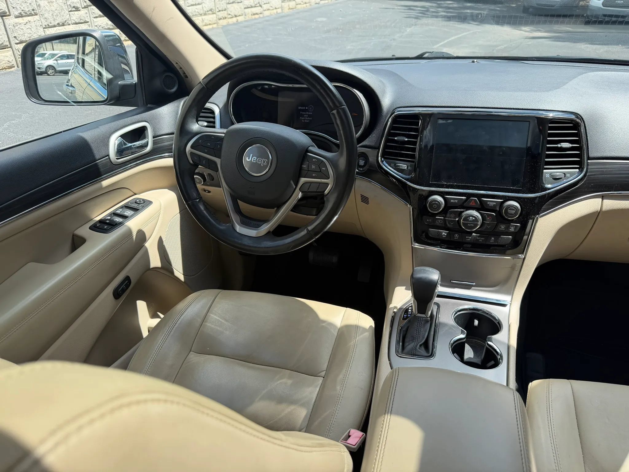 Used 2019 Jeep Grand Cherokee Limited AWD/4WD image 13