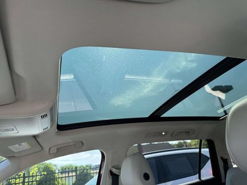 Used 2019 Volkswagen Tiguan SE w/ Panoramic Sunroof Package AWD/4WD image 21