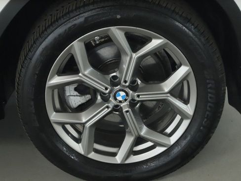 Used 2024 BMW X4 xDrive30i w/ Premium Package image 11