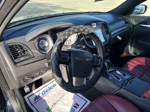Used 2014 Chrysler 300 S image 9