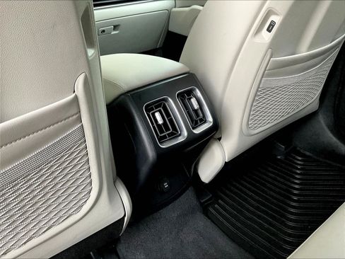 Used 2025 Kia Sorento S AWD/4WD image 10