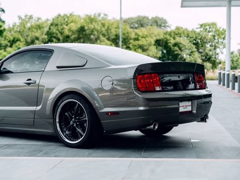 Used 2005 Ford Mustang GT RWD image 12