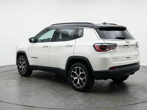 Used 2025 Jeep Compass Limited AWD/4WD image 6