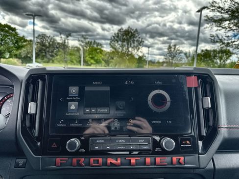 Used 2025 Nissan Frontier PRO-4X AWD/4WD image 15