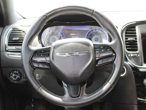 Used 2018 Chrysler 300 S image 13