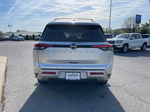 Used 2025 Nissan Pathfinder SL image 54