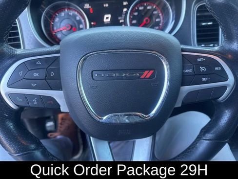 Used 2017 Dodge Charger SXT image 2