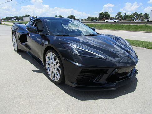 Used 2024 Chevrolet Corvette Stingray Premium Cpe w/ Z51 Performance Package RWD image 3