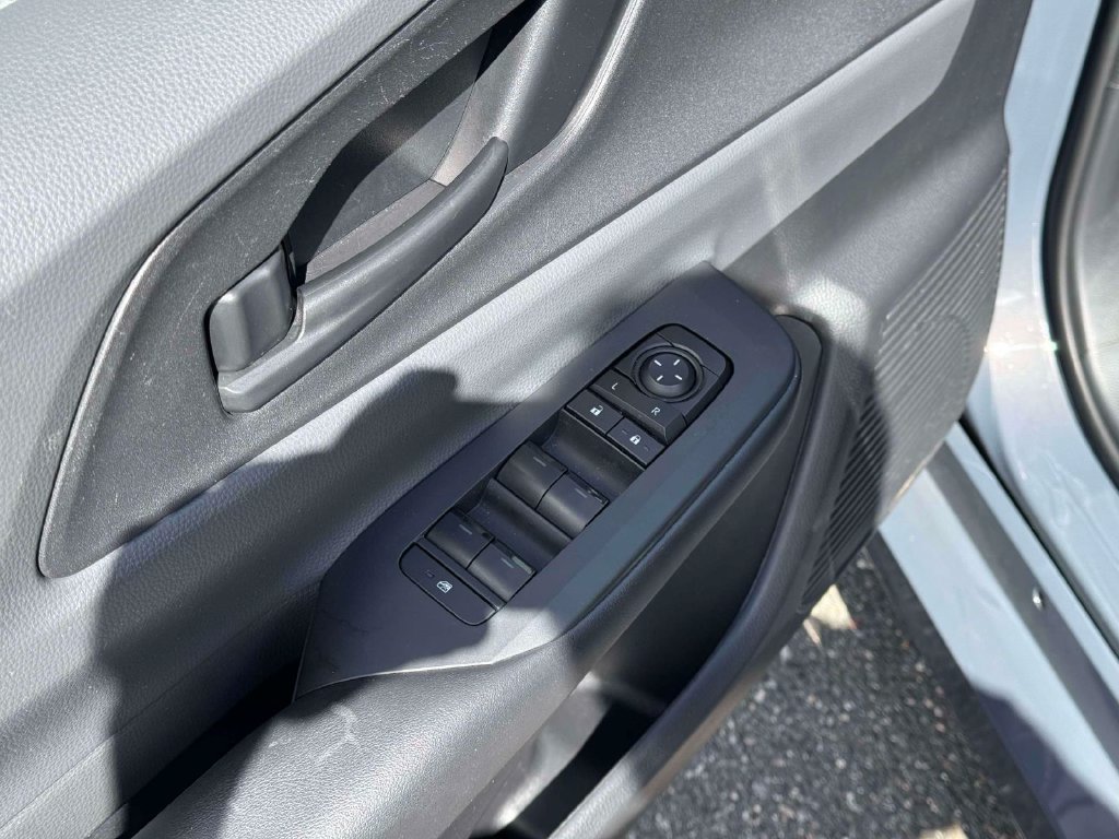 Used 2025 Toyota Prius LE FWD image 17