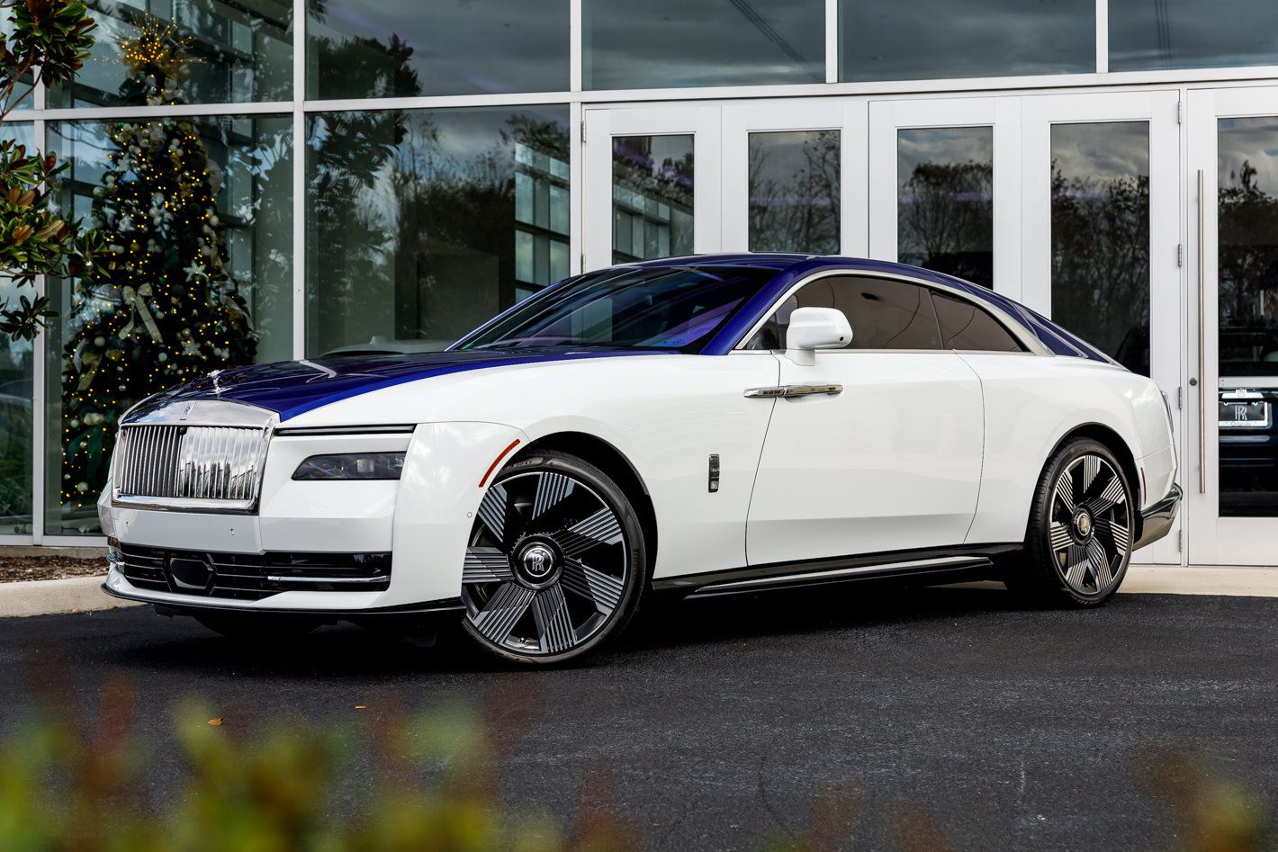 Used 2024 Rolls-Royce Spectre w/ Spectre Launch Package AWD/4WD image 47