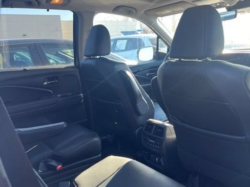 Used 2019 Honda Pilot Elite image 2