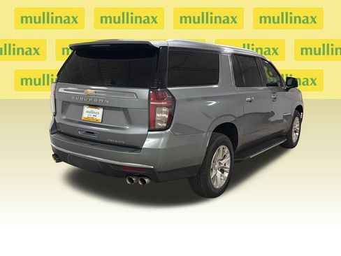 Used 2021 Chevrolet Suburban Premier w/ Premium Package AWD/4WD image 15