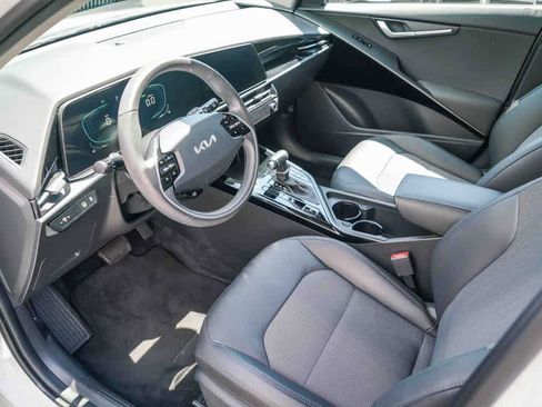 Certified 2023 Kia Niro EX FWD image 16