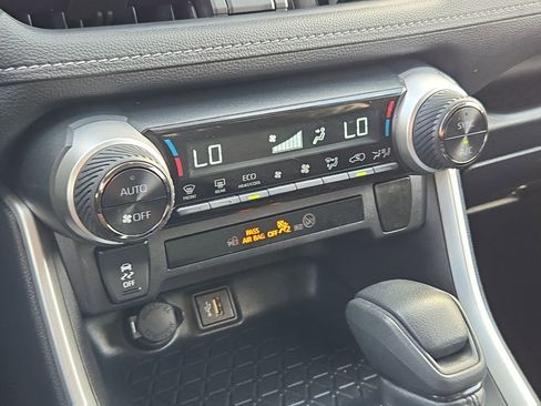 Used 2025 Toyota RAV4 XLE AWD/4WD image 25