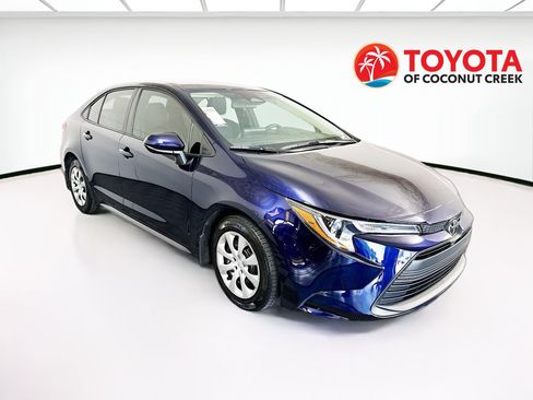 Used 2025 Toyota Corolla LE FWD image 1