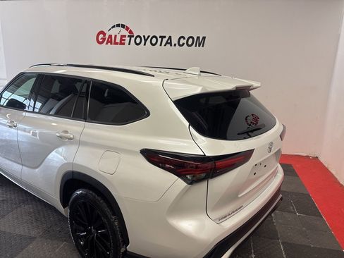 Used 2024 Toyota Highlander XSE image 7