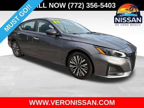 Used 2024 Nissan Altima 2.5 SV FWD image 1