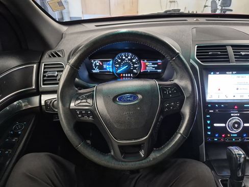 Used 2017 Ford Explorer Limited w/ Equipment Group 301A FWD image 30