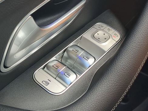 Used 2025 Mercedes-Benz GLE 450e 4MATIC image 11