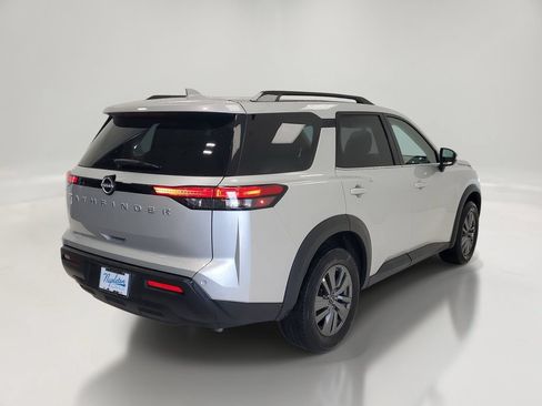 Used 2025 Nissan Pathfinder SV FWD image 5